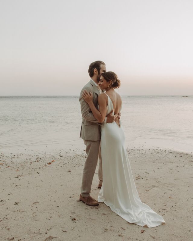 So dreamy ☁️

#ArubaWedding #DreamWeddingInAruba #ArubaIDo #LoveInAruba #ArubaBride #DestinationWeddingAruba #ArubaSunsetWedding #HappilyEverAfterInAruba #ArubaWeddingVibes #IslandLoveStory #ArubaWeddingMagic #ForeverInAruba #TropicalWedding #ArubaWeddingDreams #ParadiseWedding